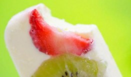 吃哈密瓜味的网红冰淇淋,网红哈密瓜味冰淇淋，一口咬下满口瓜香