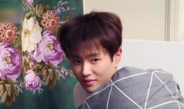 李贺吃瓜看娱乐圈