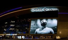 央视新闻爆料科比,央视新闻独家披露，篮球巨星陨落，世界哀悼