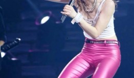 邓紫棋爆料穿皮裤的视频,时尚辣妈魅力十足